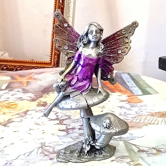 Solid Prwter Fairy Sitting on Mushrooms - Picture 1 of 10